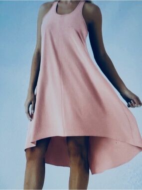 MEDIUM.   HALARA BREEZEFUL HIGH LOW  MIDI  DRESS